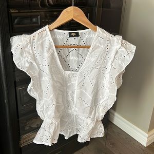 White sleeveless crop top